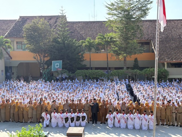 Kesbangpol Goes to School 