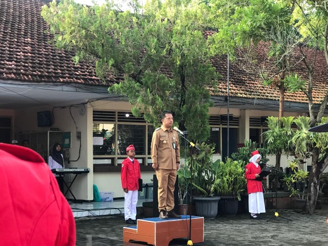 Kesbangpol Goes to School 